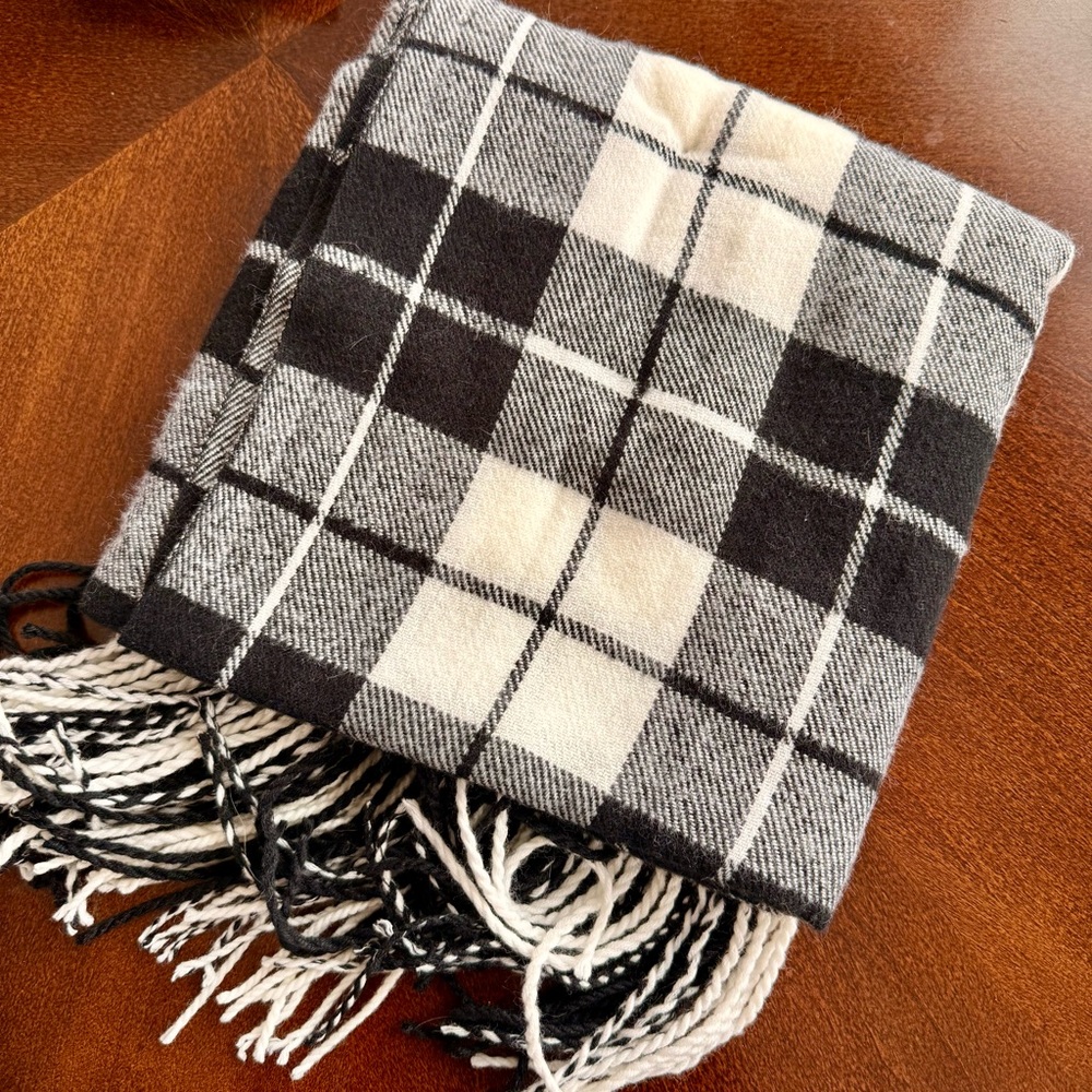 NWT  Plaid Black and White Scarf Blanket